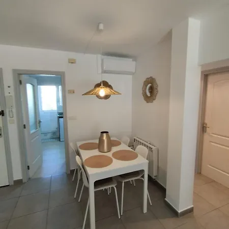 Puerta Ibiza דניה
